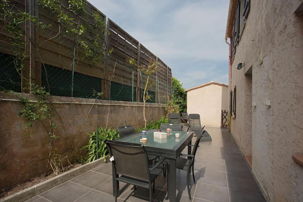 Appartement En Rez De Jardin Et Terrasse Ds Villa Hyeres Exterior photo